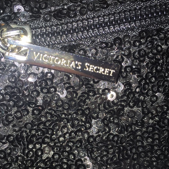 SOLD💥 5 for $20 💥Victoria’s secret sequin clutch - Picture 5 of 6